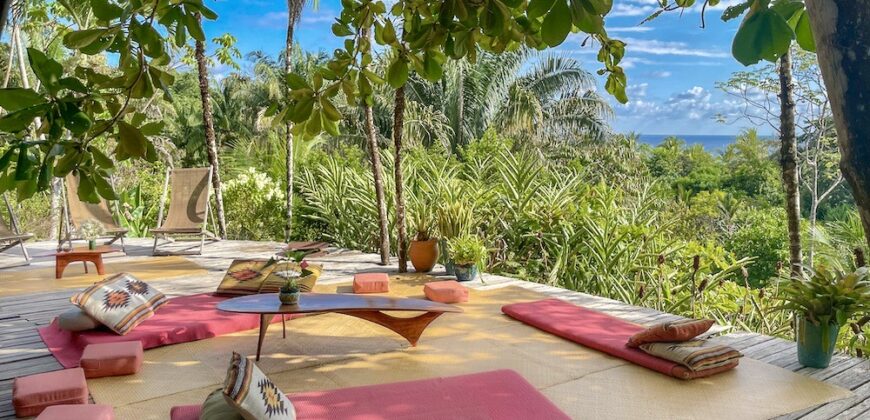 Spectacular Rainforest and Ocean View Retreat