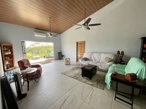 Living room with ocean-facing glass doors in Agujas Costa Rica